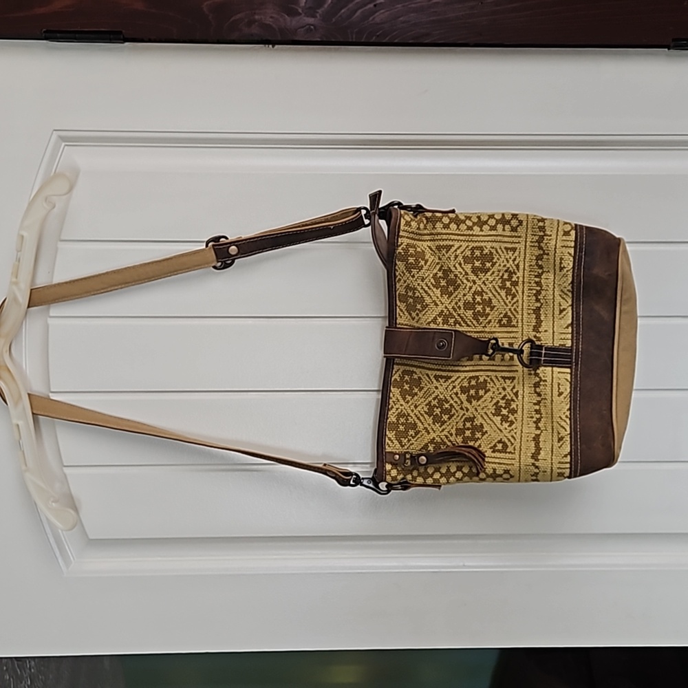 EUC MYRA CANVAS BAG